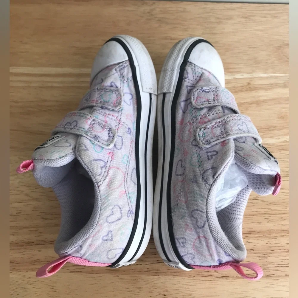 Converse giirls happy